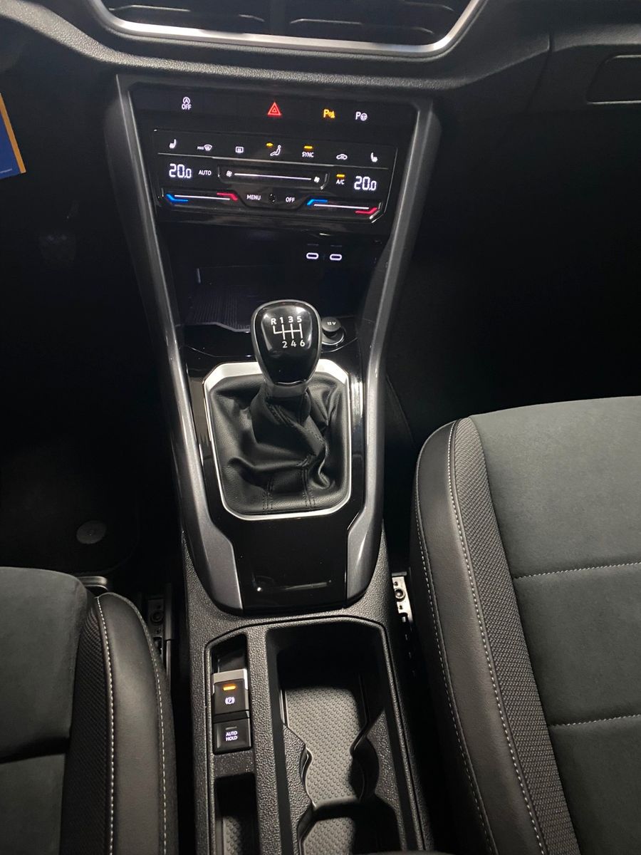 Fahrzeugabbildung Volkswagen T-Roc 1.5 TSI Style+NAVI+1.HAND+AHK+LED Plus+ACC