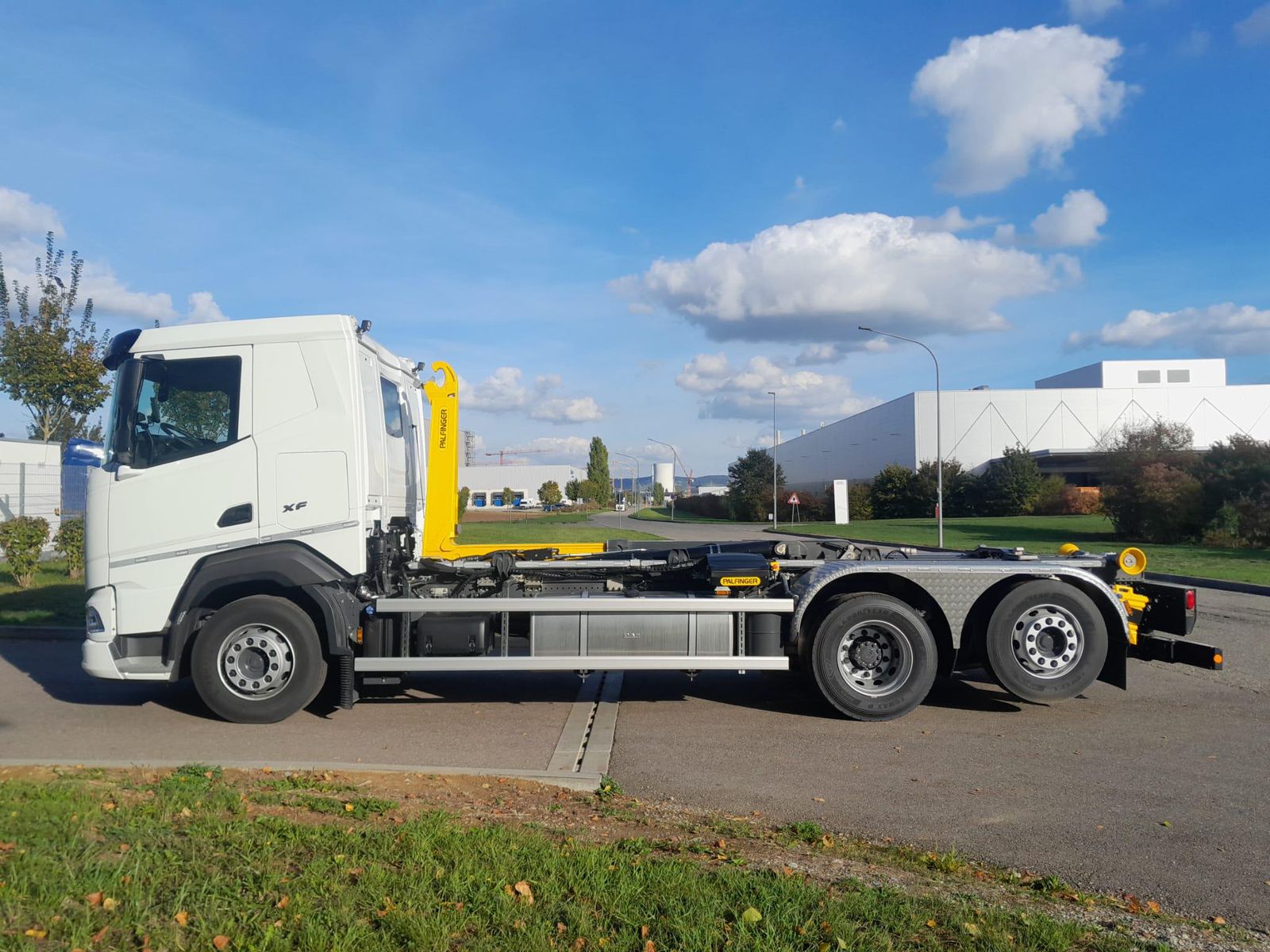 Fahrzeugabbildung DAF FAN XF 480 NGD Abrollkipper PHT 20 Palfinger