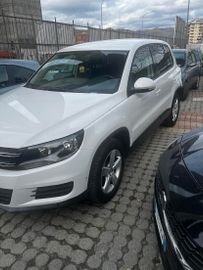 Volkswagen Tiguan - 2