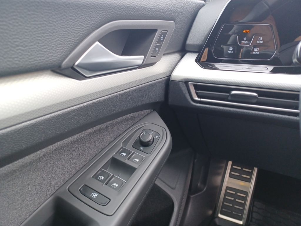 Fahrzeugabbildung Volkswagen Golf 2.0 TDI DSG Life Navi, AHZV, ACC, Kamera