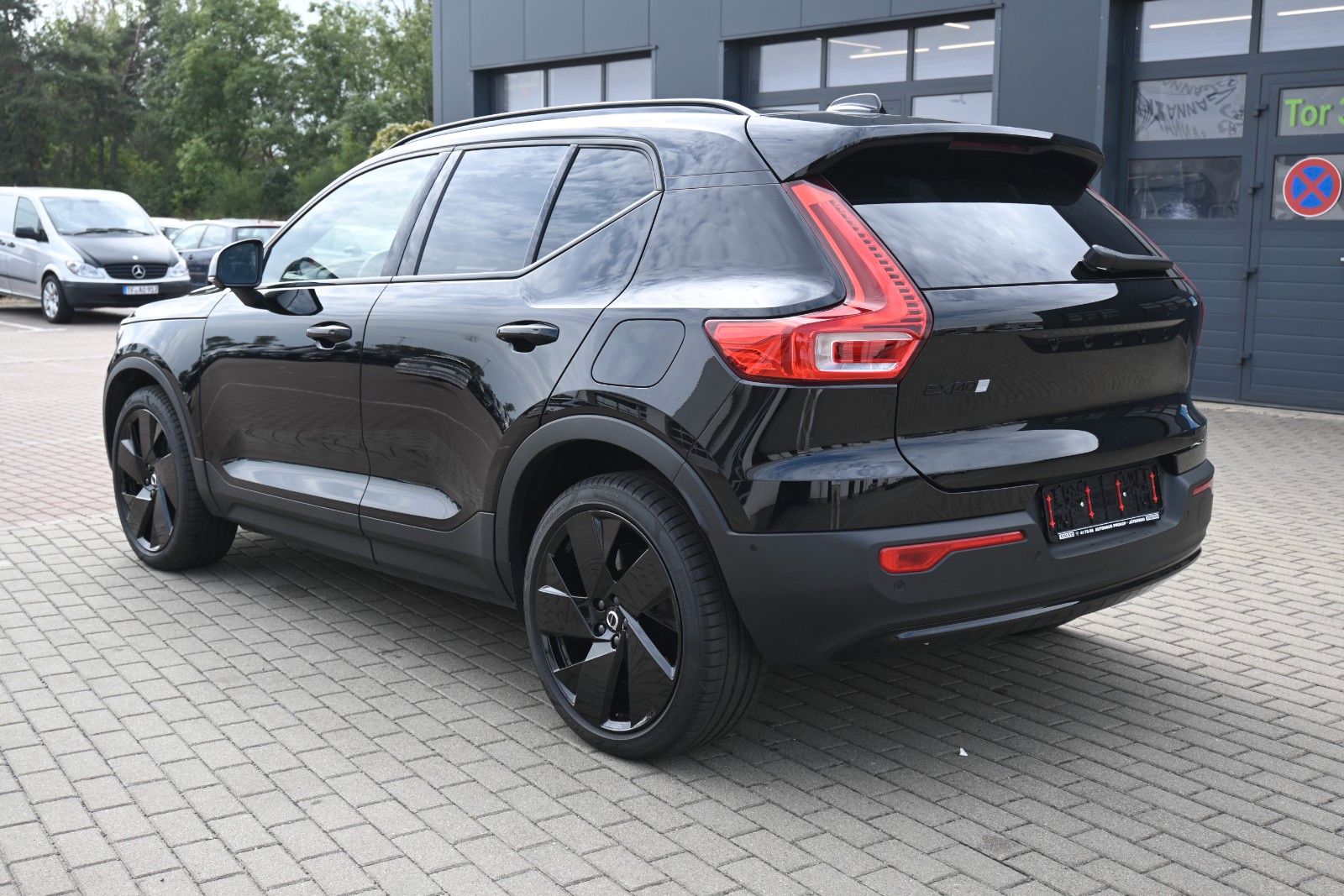Fahrzeugabbildung Volvo EX40 Ultra Black Edt Single Motor Extended Range