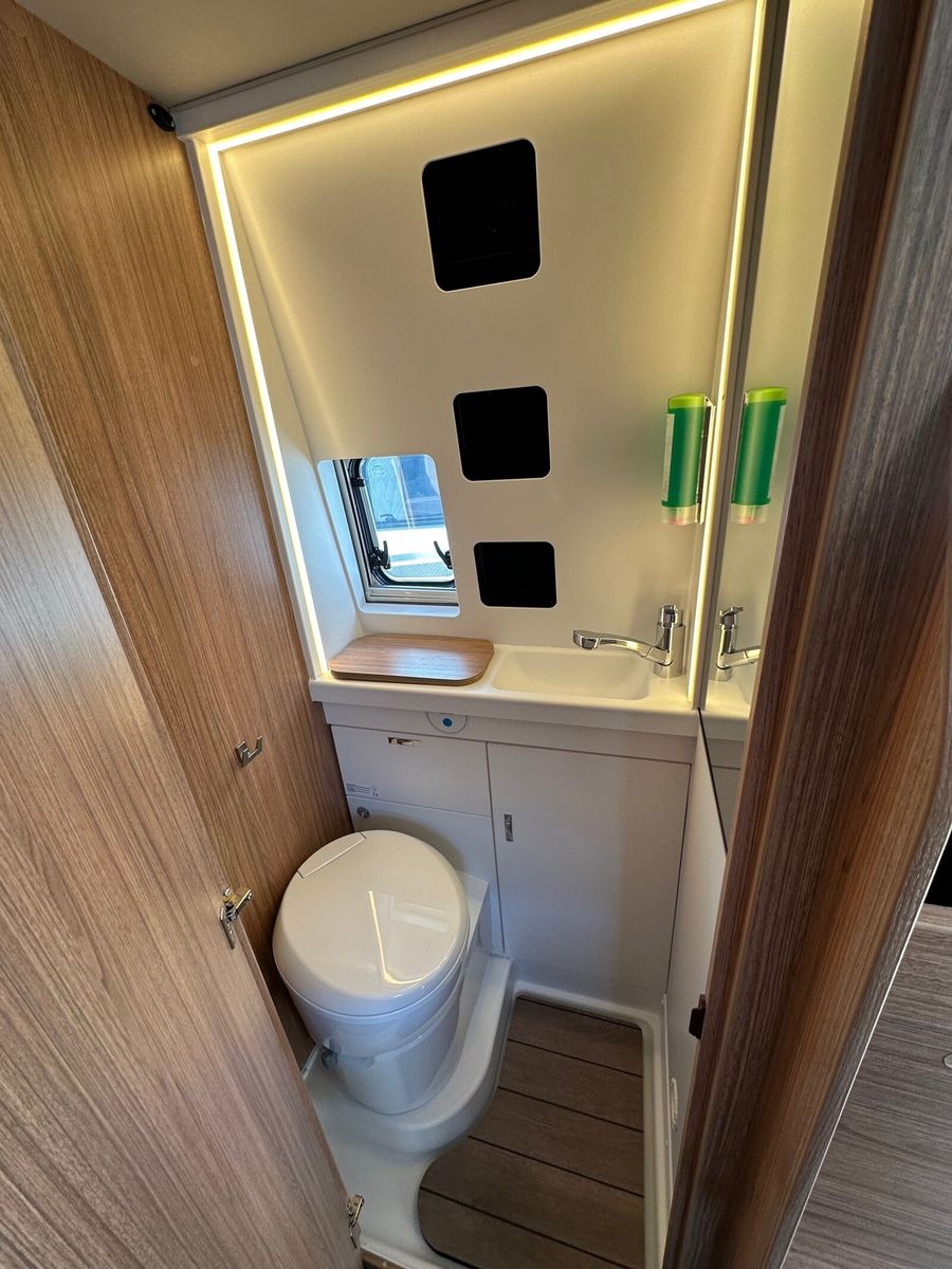 Fahrzeugabbildung Weinsberg CaraBus EDITION FIRE 630 ME Panoramafenster