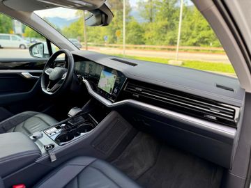 Volkswagen Touareg - 12