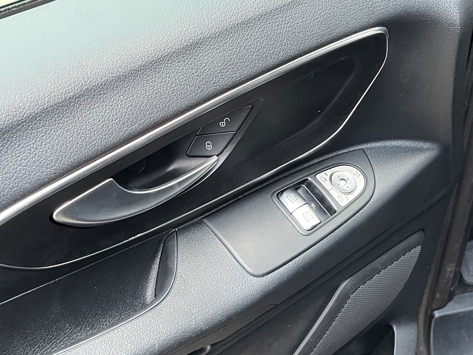 Fahrzeugabbildung Mercedes-Benz Vito 116 Tourer*9G-Automatik*PDC*Temp*9-Sitzer*