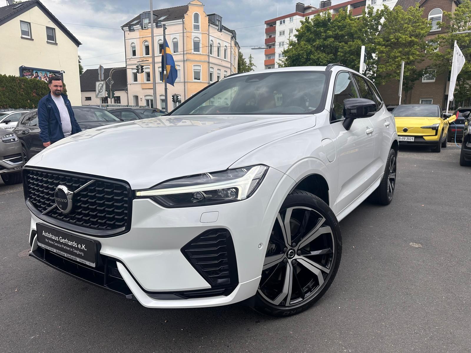 Volvo XC60 T8 AWD Ultimate Dark Pano,360°,AHK,HUD,21''