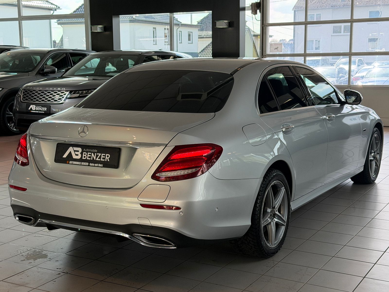 Fahrzeugabbildung Mercedes-Benz E 300 de/AMG/HEAD-UP/VIRTUAL/AMBIENTE/BURMESTER/