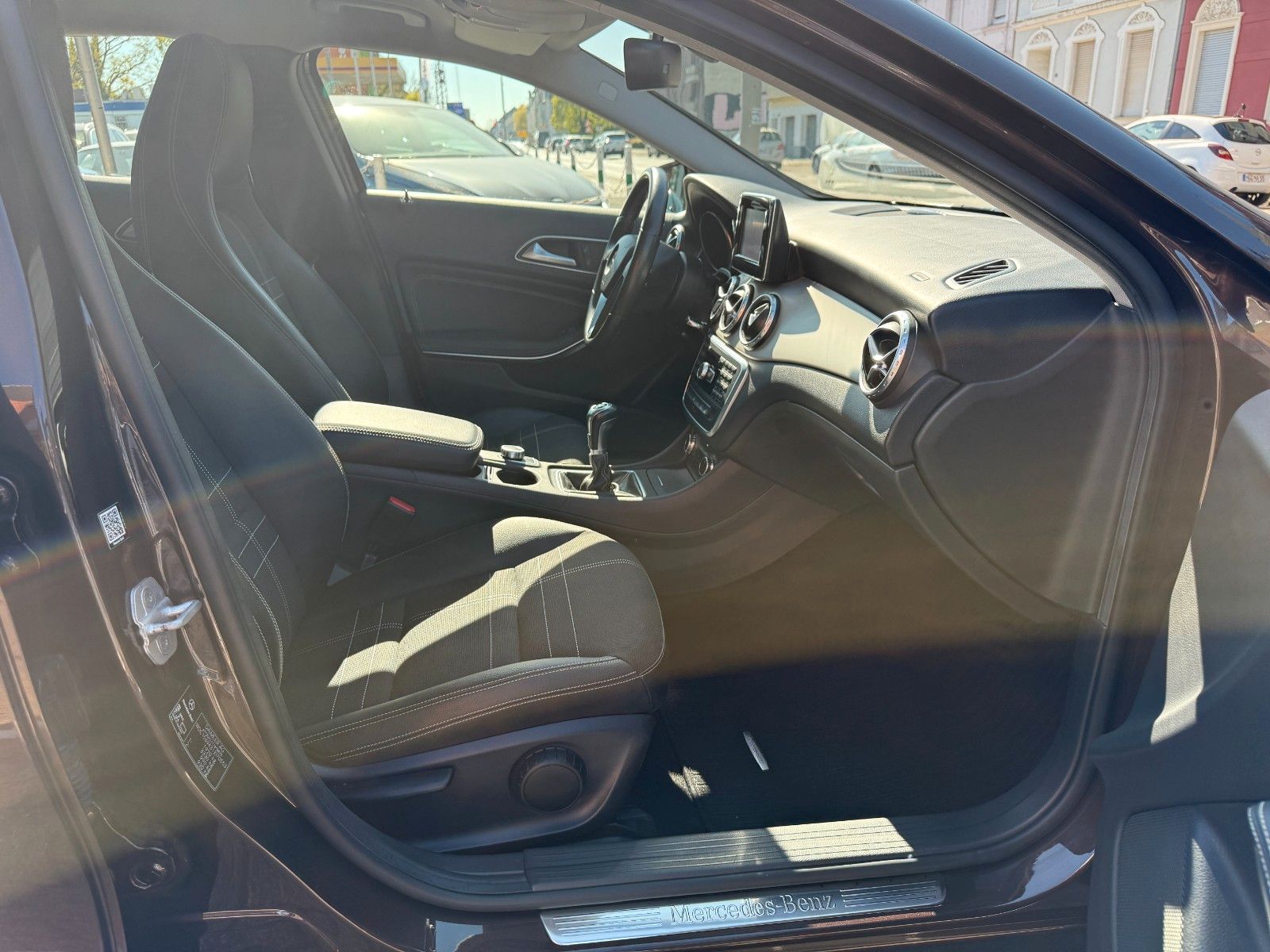 Fahrzeugabbildung Mercedes-Benz GLA 200 URBAN NAVI ILS KAMERA GARANTIE