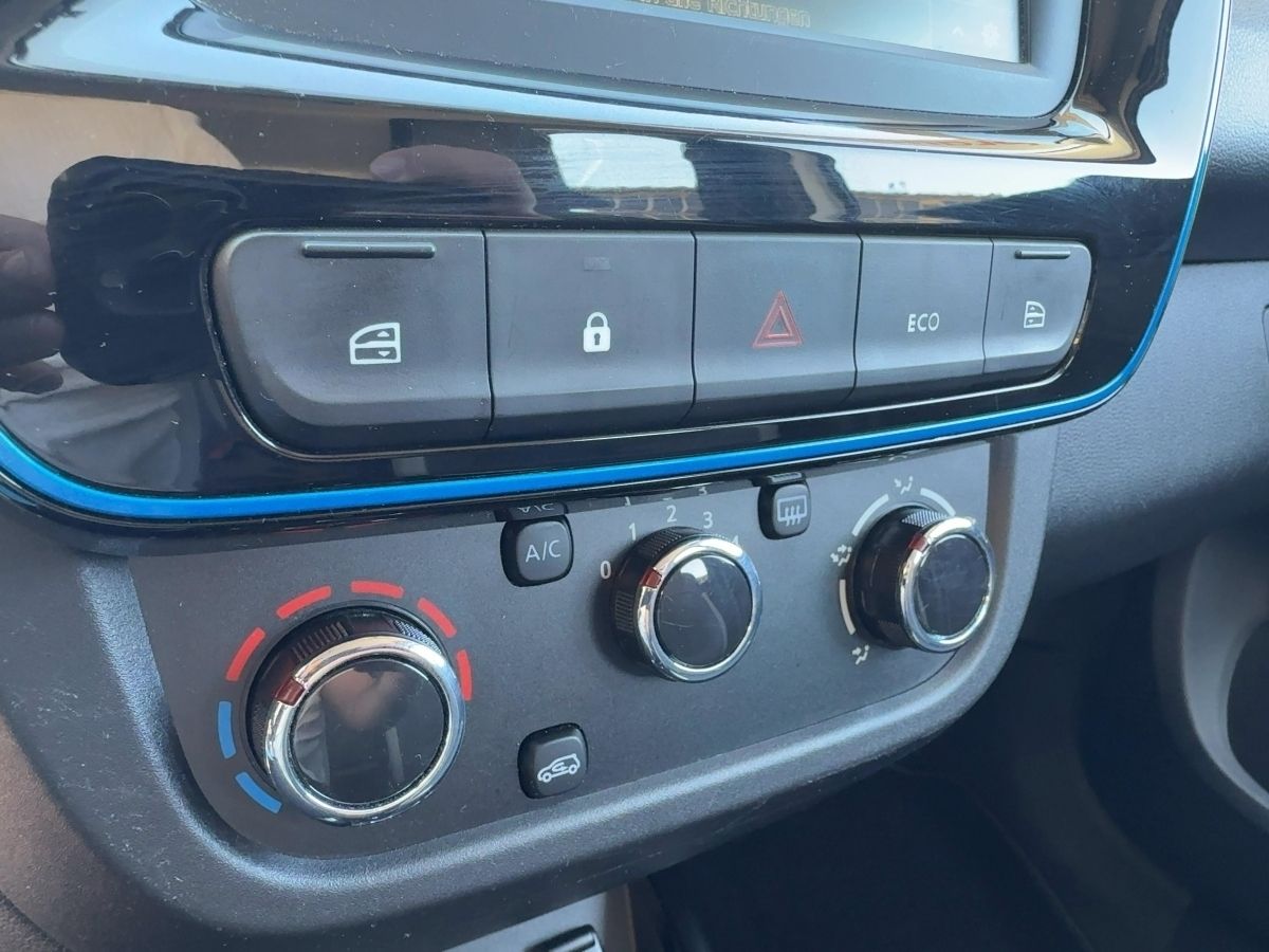 Fahrzeugabbildung Dacia Spring Comfort Plus 45 CCS Kamera Navi