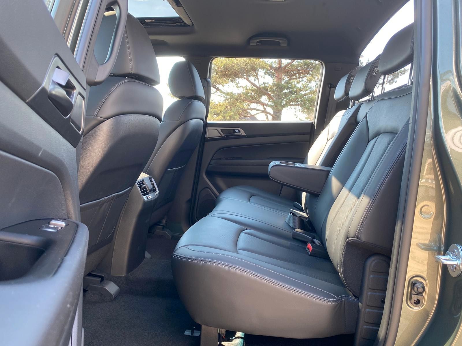 Fahrzeugabbildung Ssangyong Musso Grand 2.2d AT 4x4 BLACK LEDER+XENON+ROLLO