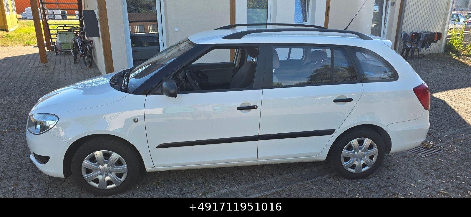 Skoda Fabia 2011 — rear view