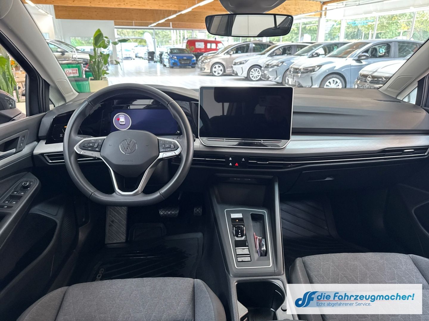 Fahrzeugabbildung Volkswagen Golf VIII 2.0 TDI 110 kW Life Digitales Cockpit