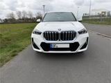 BMW iX1 xDrive30 - AC 22 KW  M Paket Massage HUD AHK - weiße BMW iX1