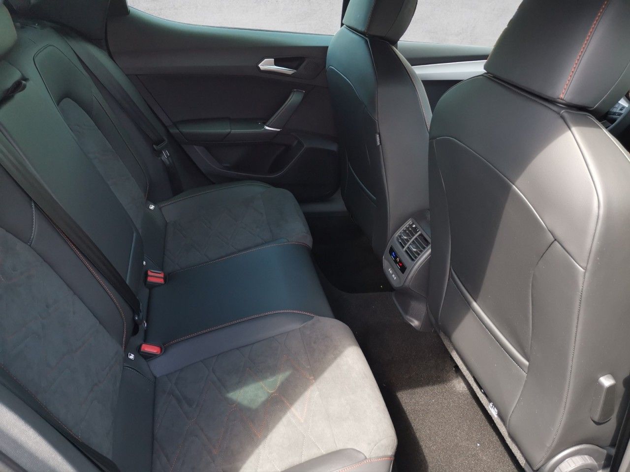 Fahrzeugabbildung SEAT Leon FR DSG Plus Alcantara Navi Memory Klima