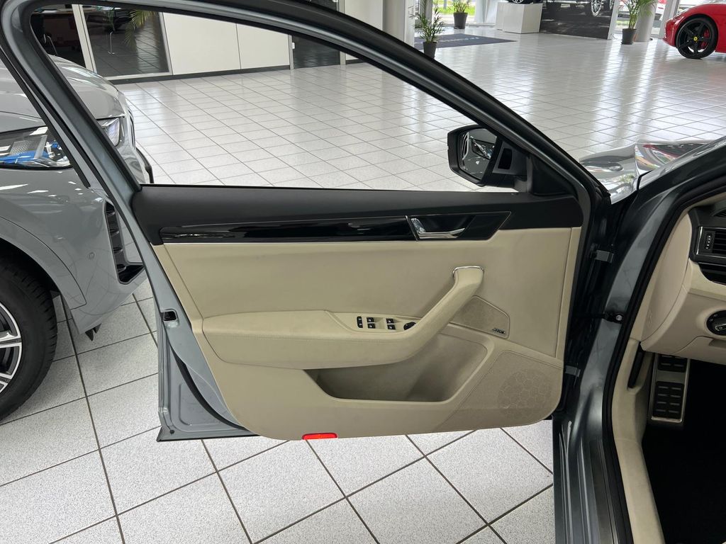 Skoda Superb Lim L&K 4x4*MATRIX*PANO*CANTON*ACC*STHZG*