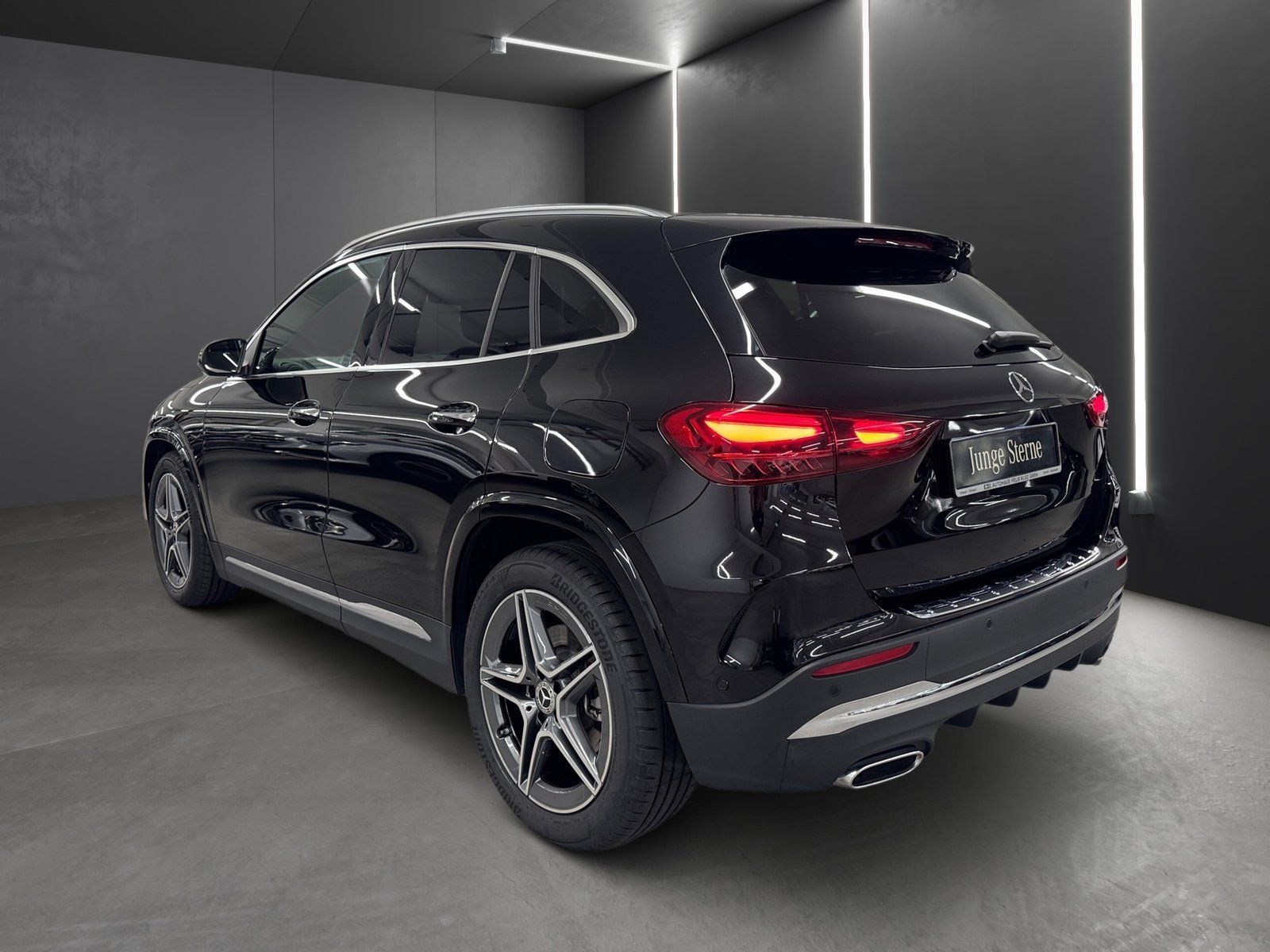 Fahrzeugabbildung Mercedes-Benz GLA 220 4M AMG*STDHZG*Totwi*LED*EasyPack*CarPlay