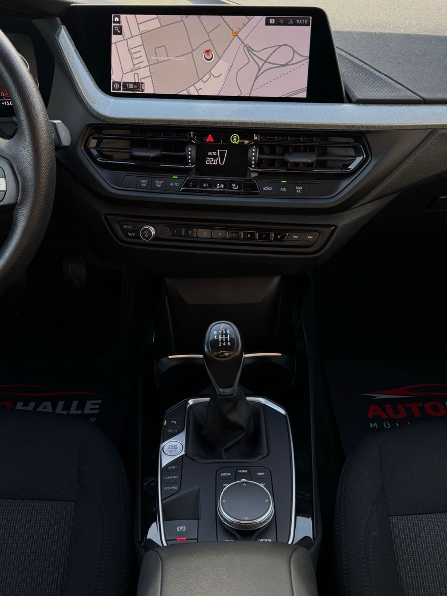 Fahrzeugabbildung BMW 118i F40 Advantage LCProf Navi Temp PDC LED DAB