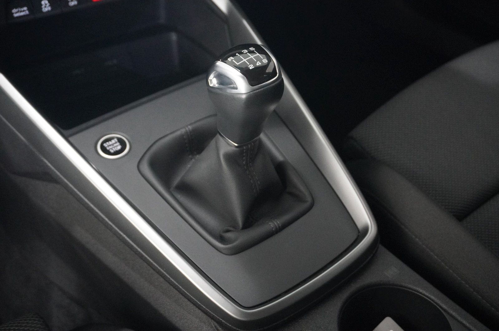 Fahrzeugabbildung Audi A3 Sportback 35 TFSI ADVANCED NAVI/LED/SPORT/DAB
