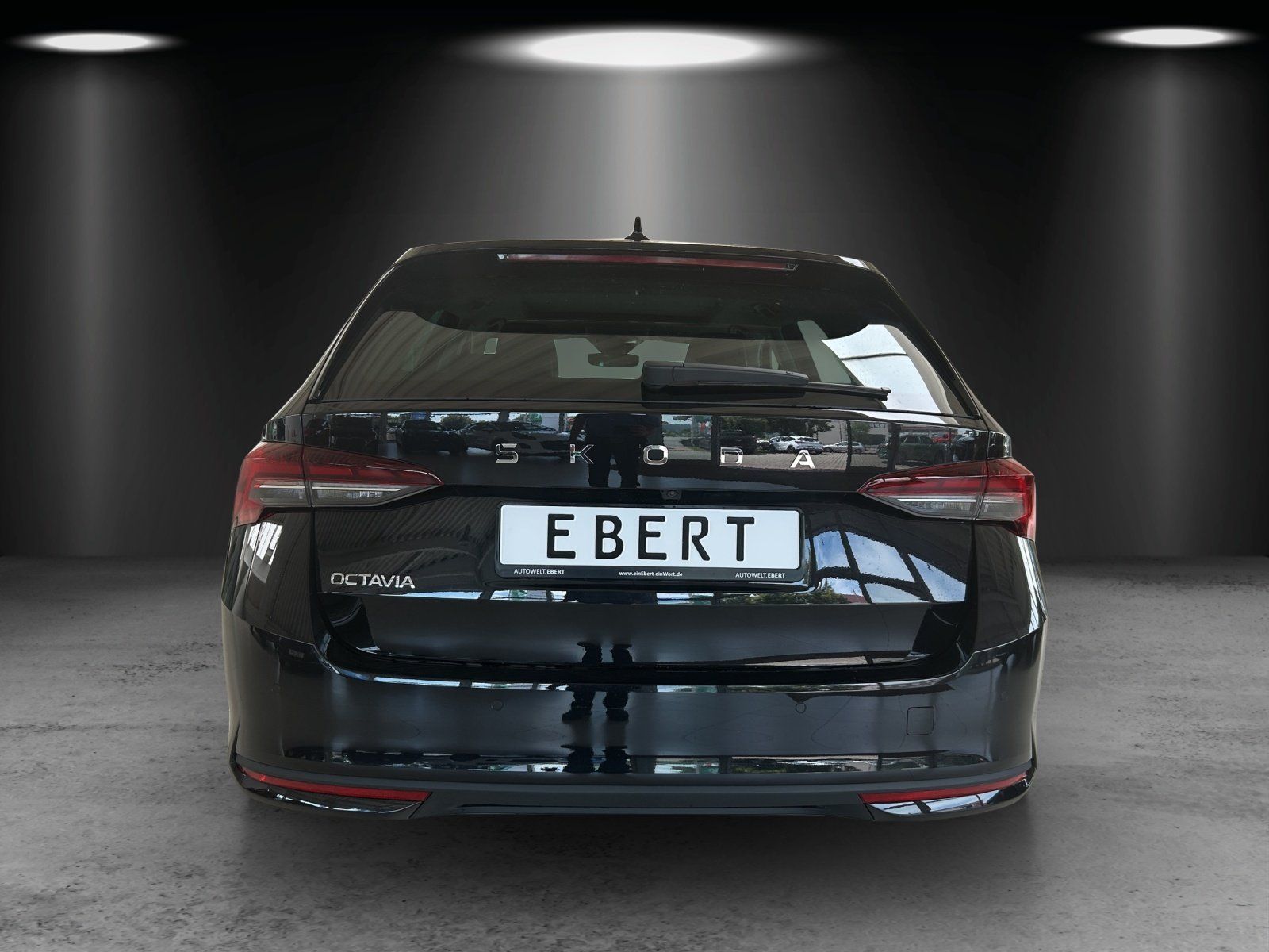 Fahrzeugabbildung SKODA Octavia Combi Selection 2,0 TDI 110 kW DSG