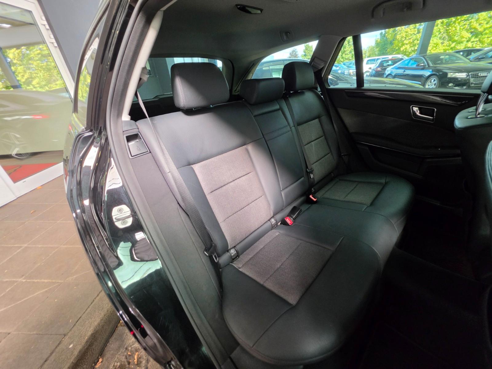 Mercedes-Benz E200 2011 — photo 32