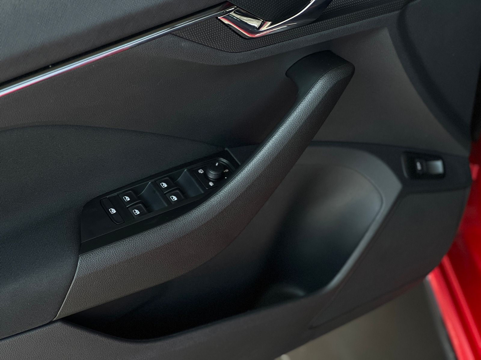 Fahrzeugabbildung SKODA KAMIQ Monte Carlo PANO LED NAV SHZ ALU