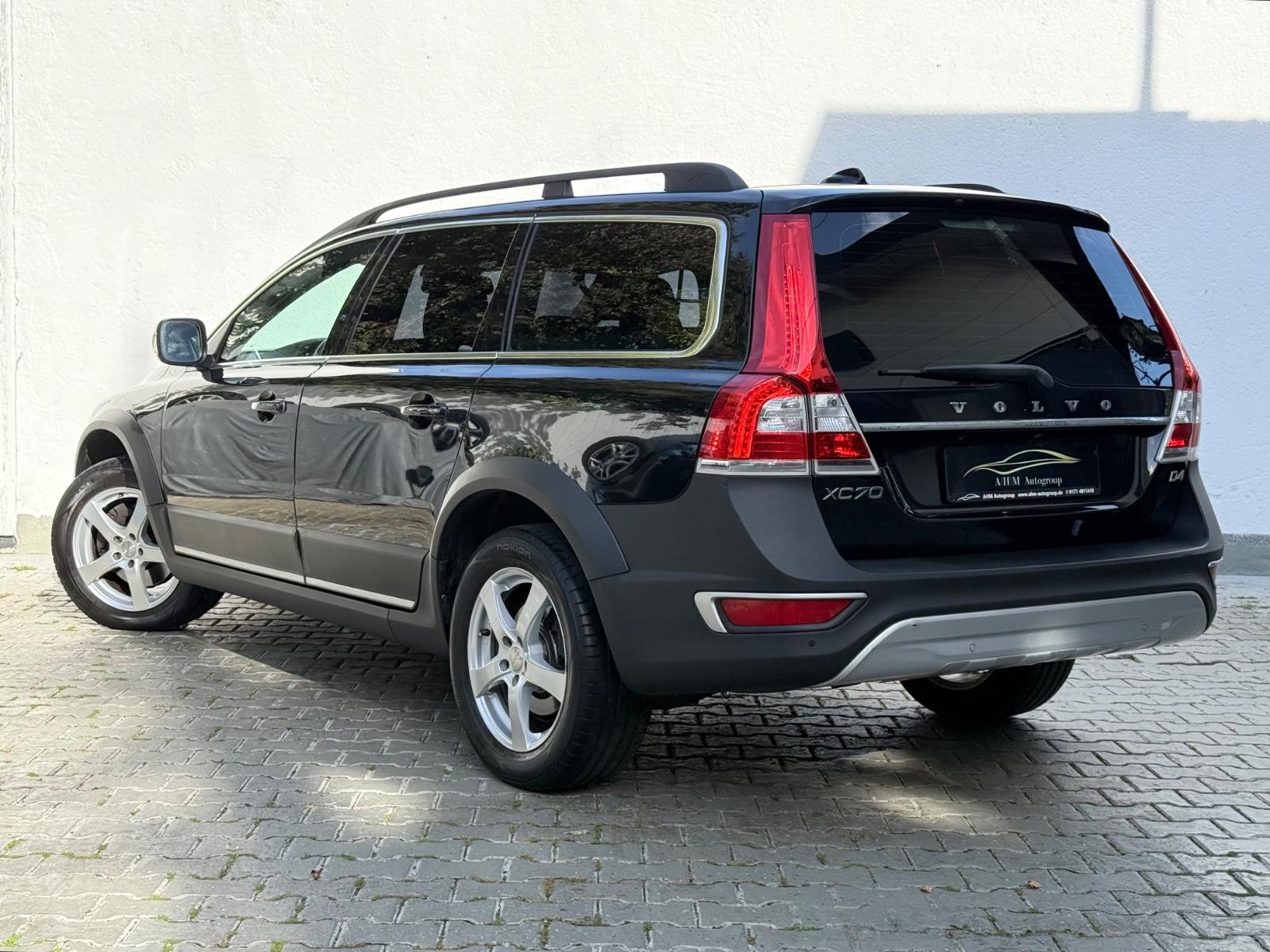 Volvo XC70 D4 163 ch Momentum • Cuir • GPS • Bi-Xénon • Webasto • Sièges enfants intégrés