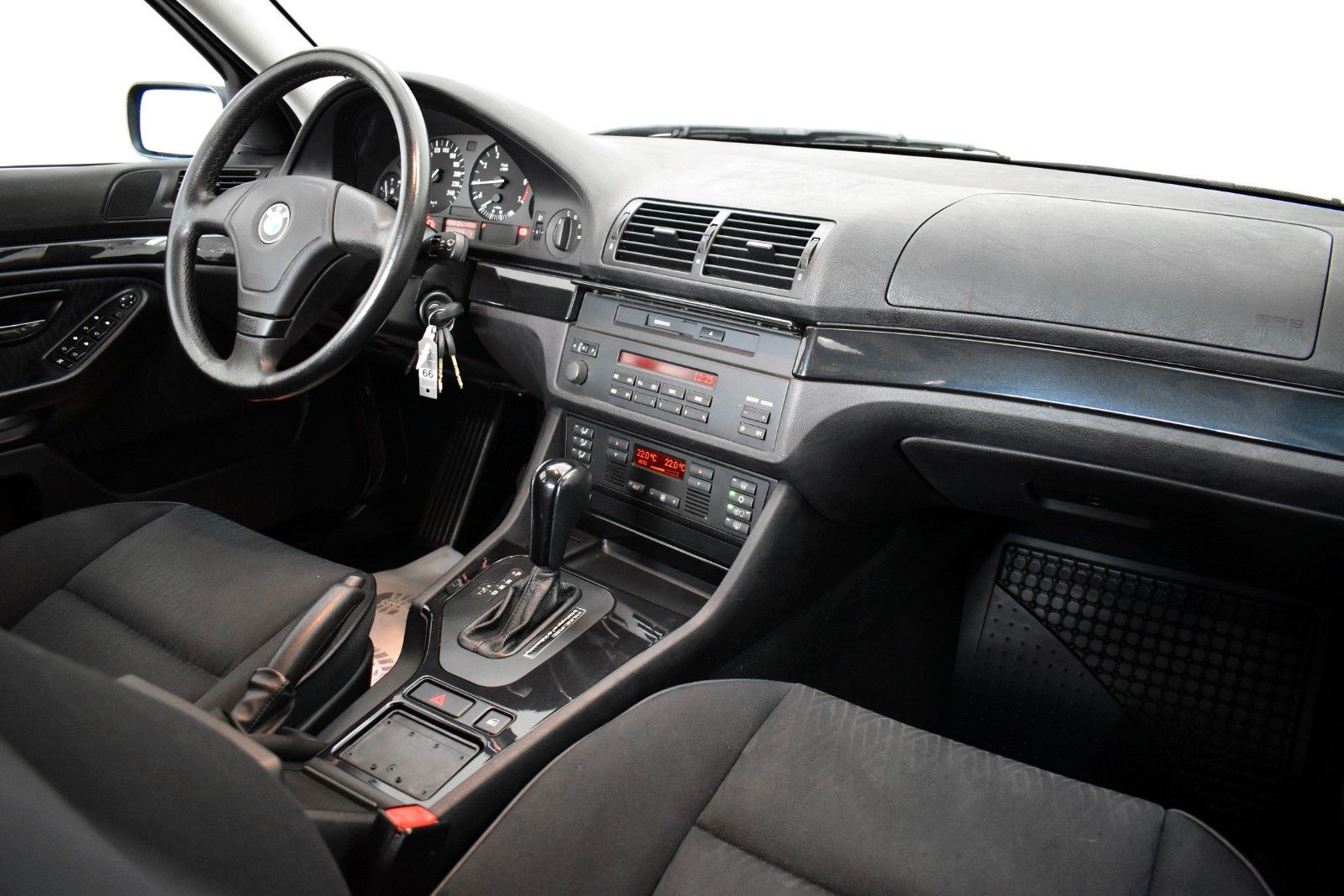 Fahrzeugabbildung BMW 523 iA,E39 Facelift,Klimaaut.,PDC,1A Zustand