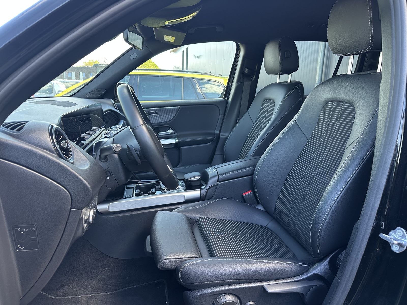 Fahrzeugabbildung Mercedes-Benz GLB 220d Progressive NAV+LED+V-COCK+KAM+CARPLAY