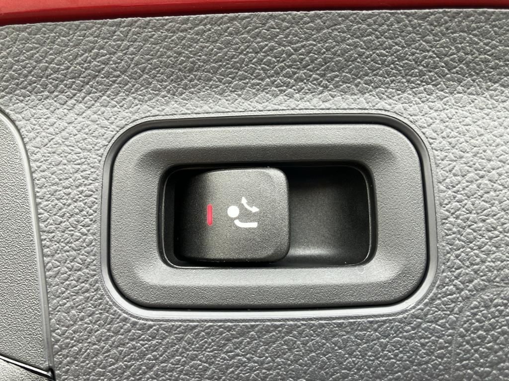 Fahrzeugabbildung Mercedes-Benz A 180 AMG*NIGHT*PANO*MULTIB*AHK*KAM*LENKR.-HEIZ