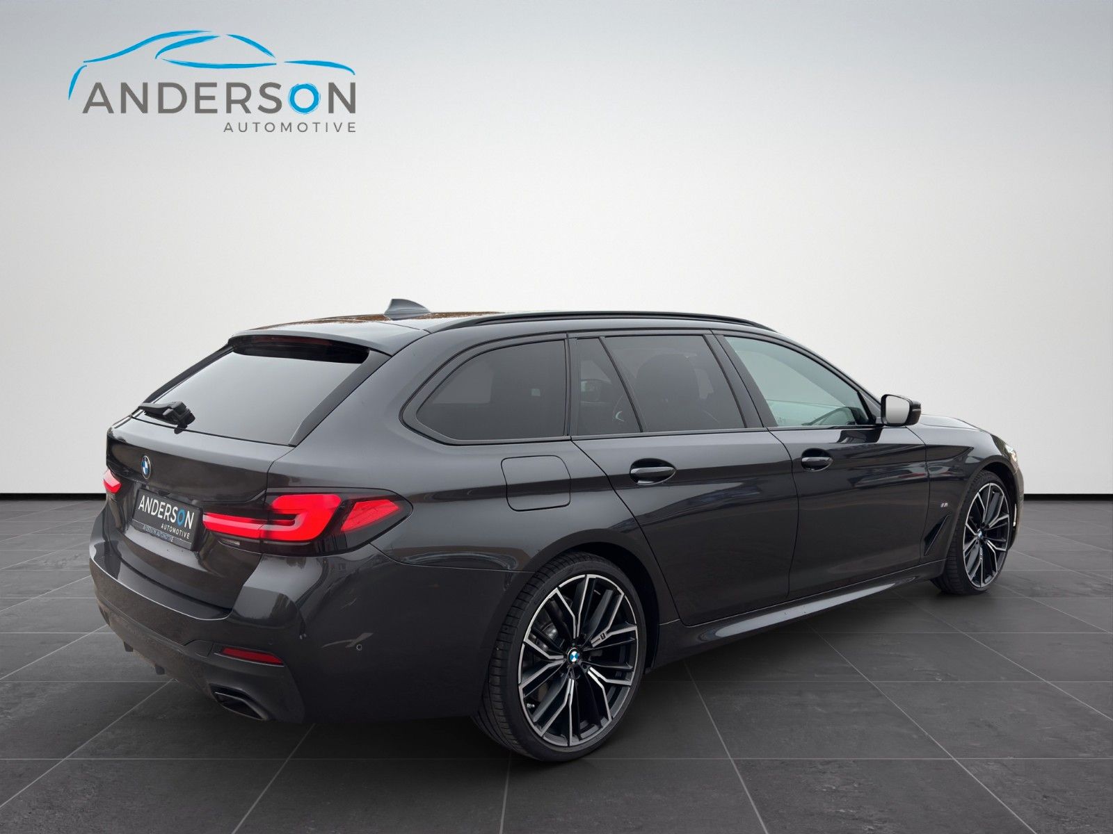 Fahrzeugabbildung BMW 530D TOURING XDRIVE M SPORT HUD H&K PANO LASER
