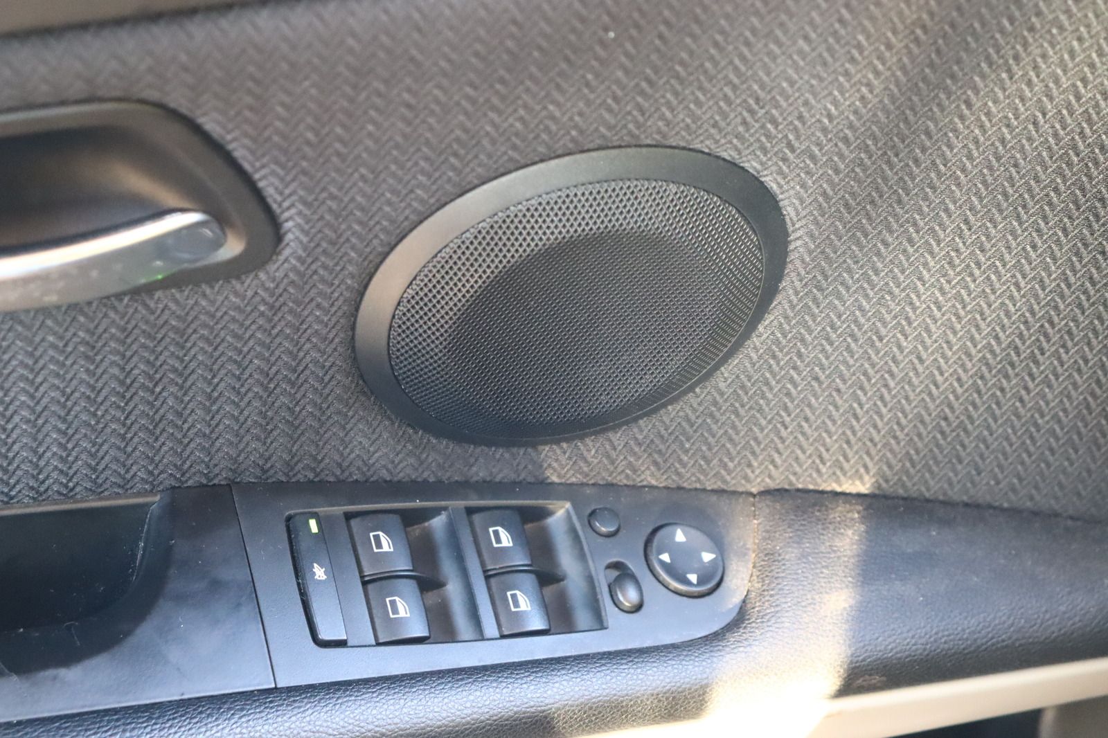 Fahrzeugabbildung BMW 318 i Touring * Xenon * SHZ * Navi