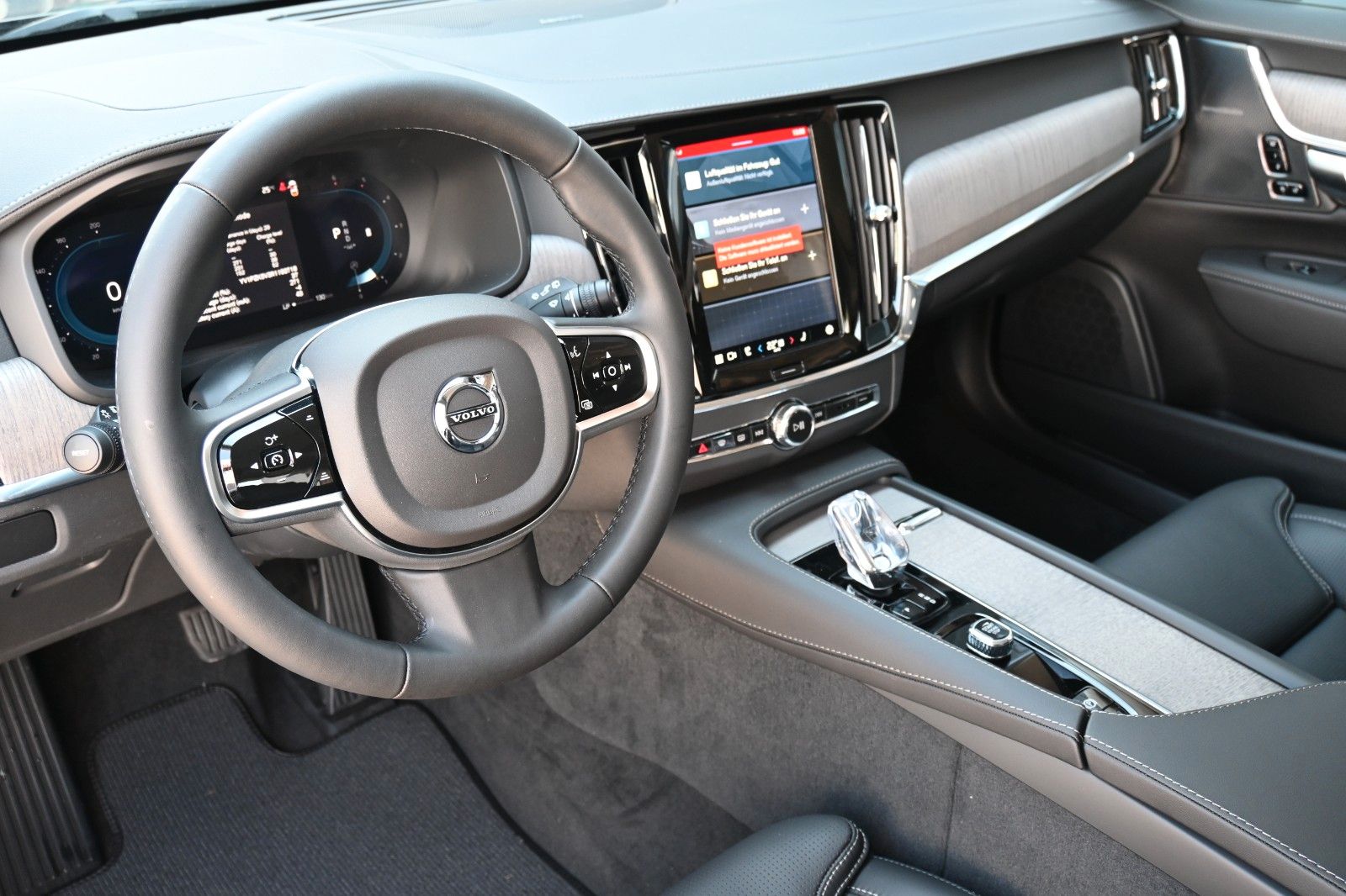 Fahrzeugabbildung Volvo V90 B4 D AWD Cross Country *Pano*STDHZG*ACC
