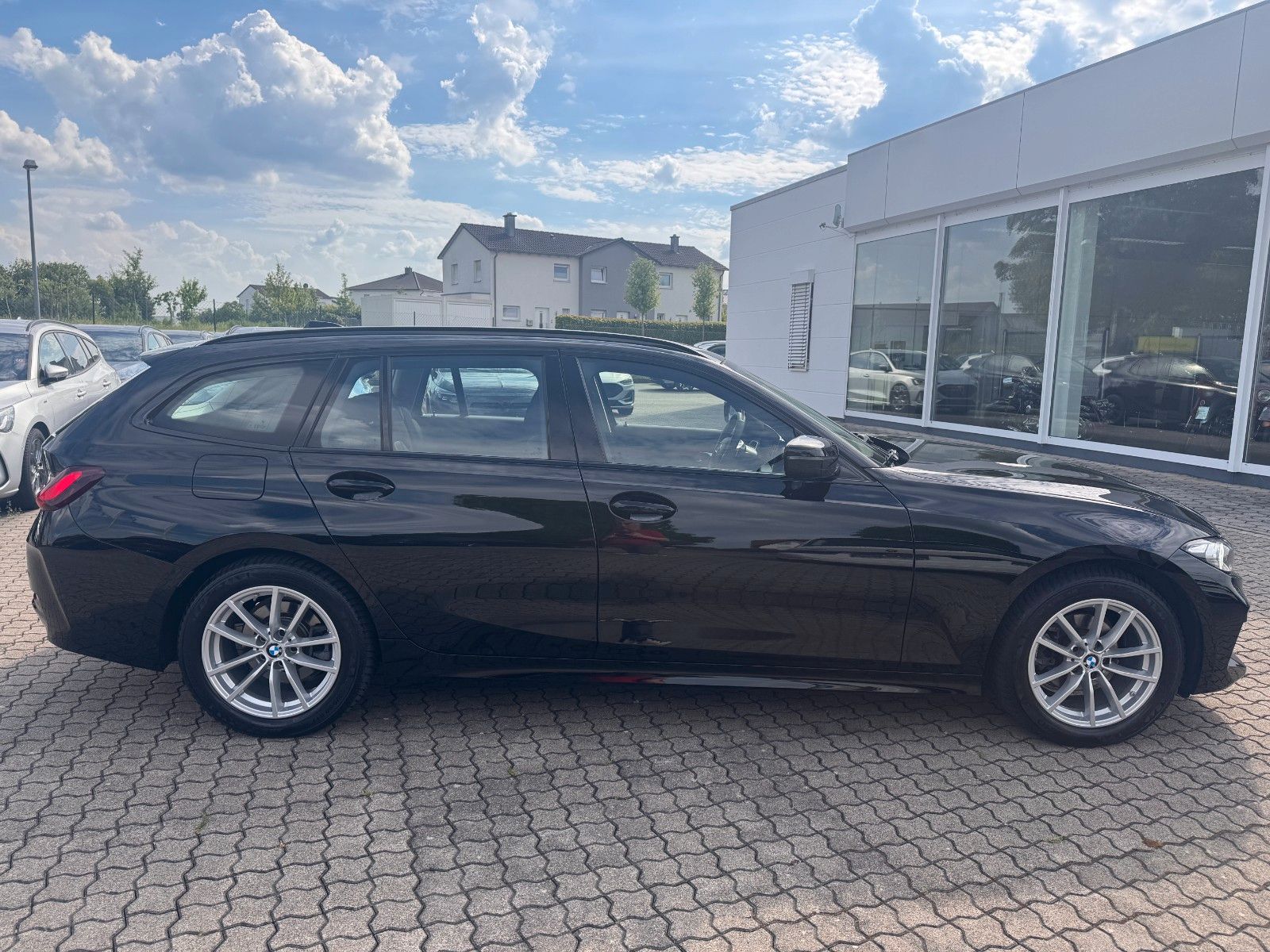 BMW 318i Touring KAMREA NAVI DAB KLIMAAUTOMATIK foto 9
