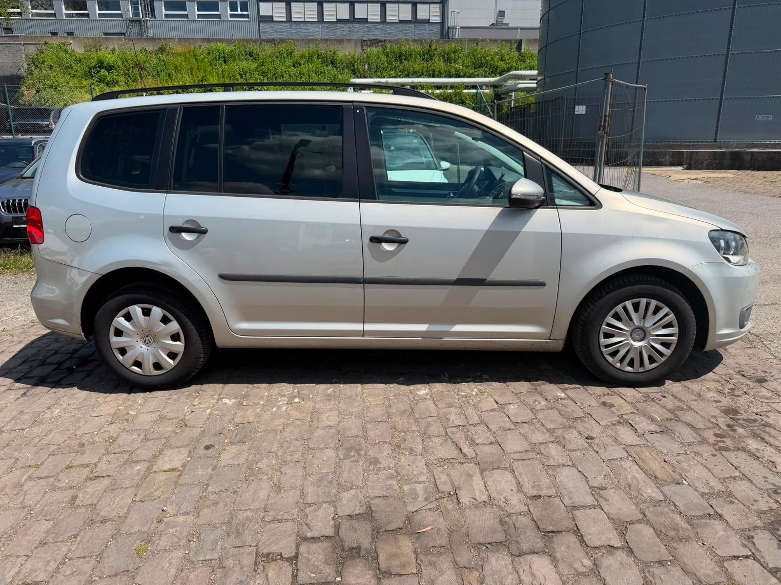 Volkswagen Touran 2012 — photo 10