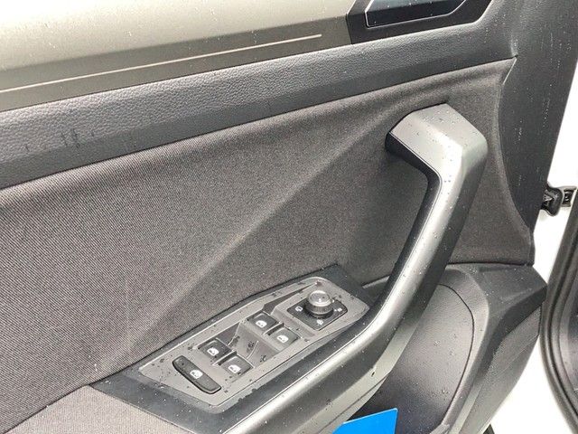 Fahrzeugabbildung Volkswagen T-Roc TSI Style LED Navi AHK ACC RFK SH