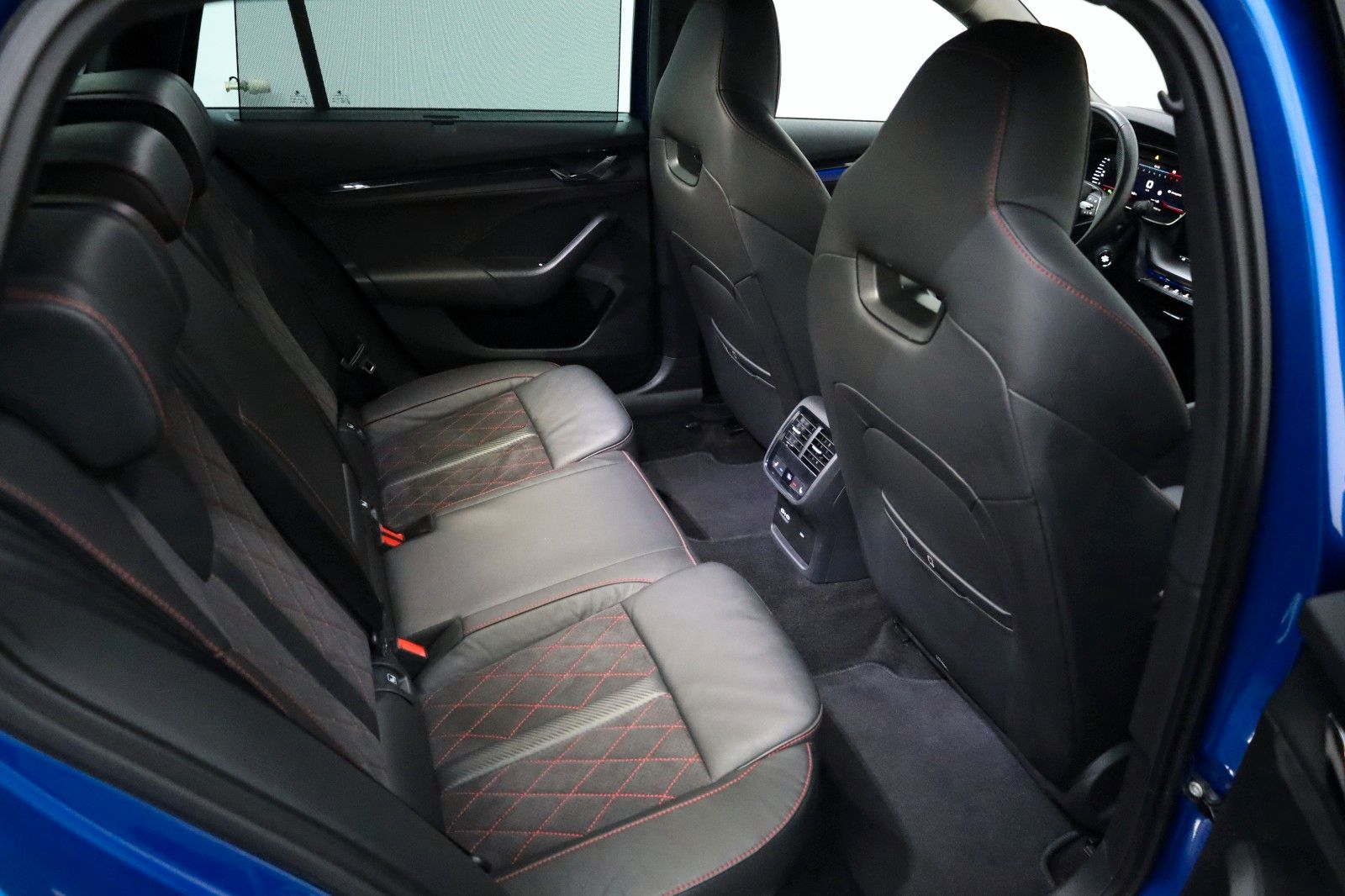 Fahrzeugabbildung SKODA Octavia Combi RS iV,Navi,Kamera,4xSH,HUD,Pano+WR