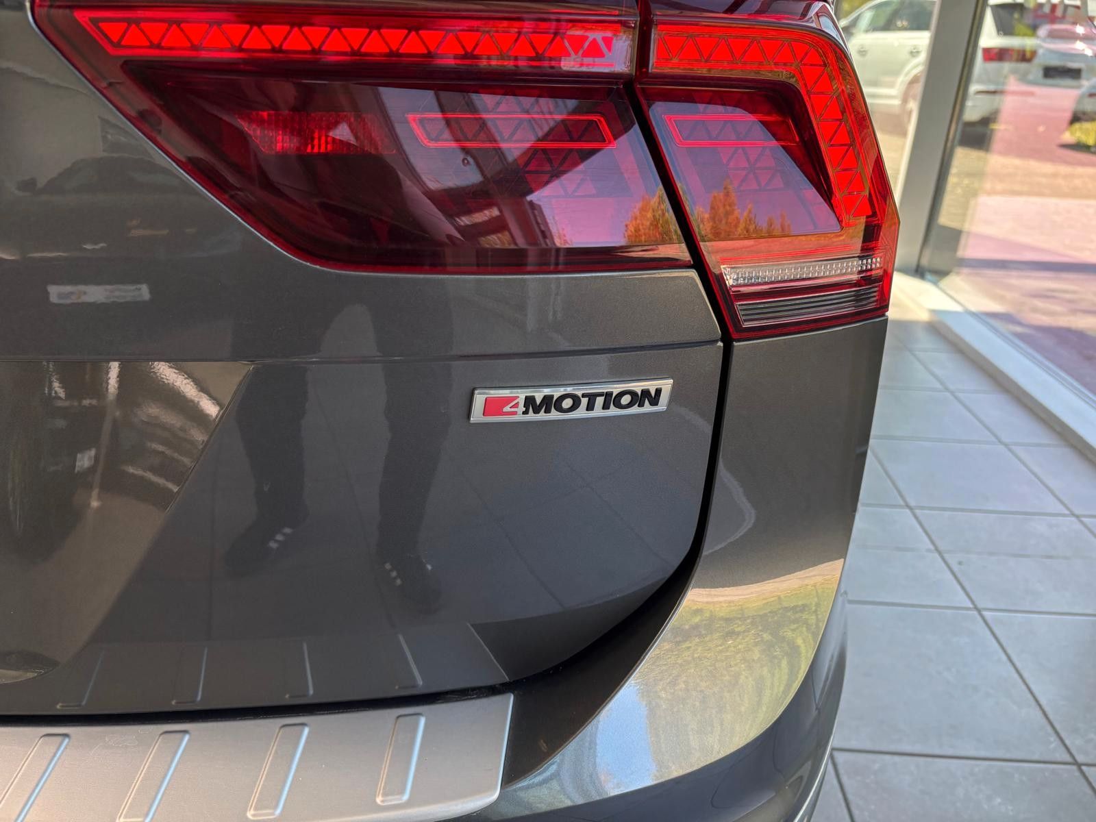 Fahrzeugabbildung Volkswagen Tiguan Highline BMT 4Motion/R LINE/leder/memory/