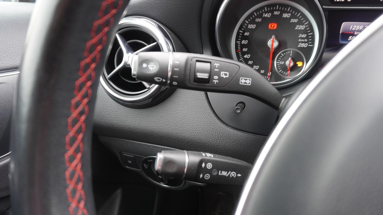 Mercedes-Benz GLA 180 Autom. AMG Line LED Navi AHK Alcantara