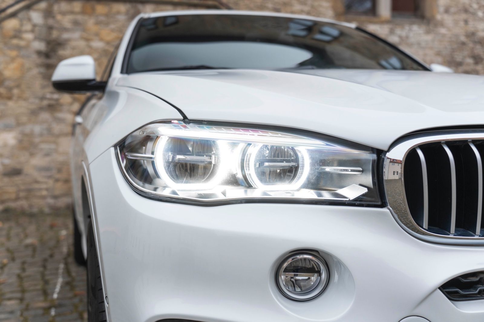 Fahrzeugabbildung BMW X6 xDrive50i M-Sportpaket HUD 360° H&K LED SOFT