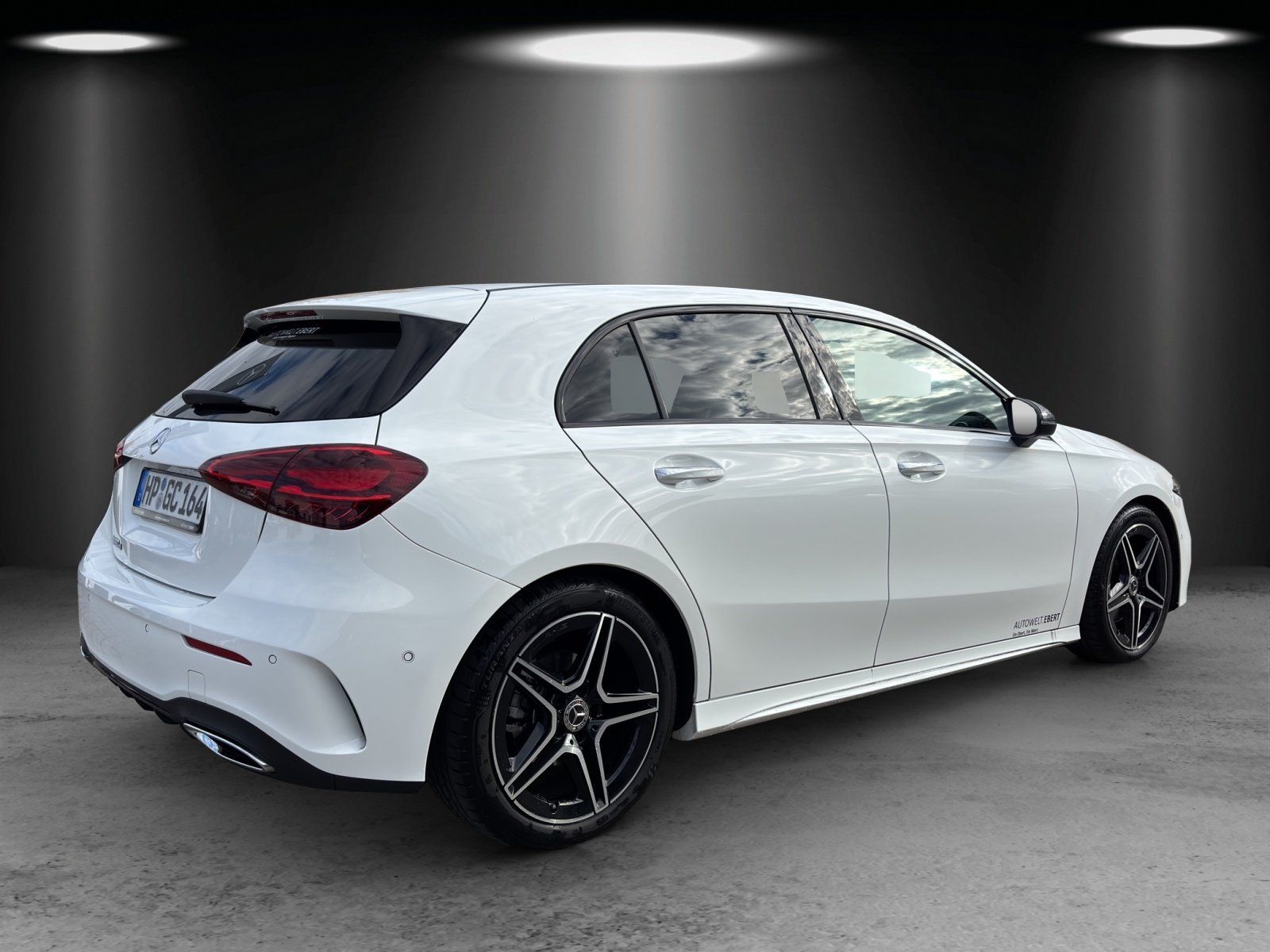 Fahrzeugabbildung Mercedes-Benz A 180 d AMG Distro KeyGO NIGHT Kamera LED