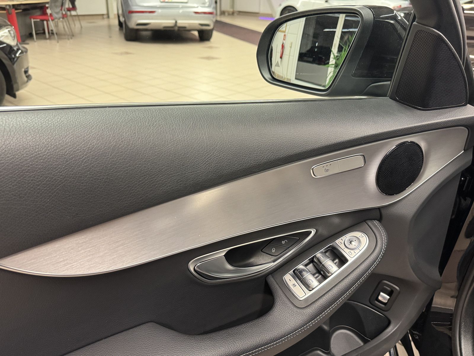 Fahrzeugabbildung Mercedes-Benz C 300 T Aut. /LED/HuD/Distro/Spur/VZE