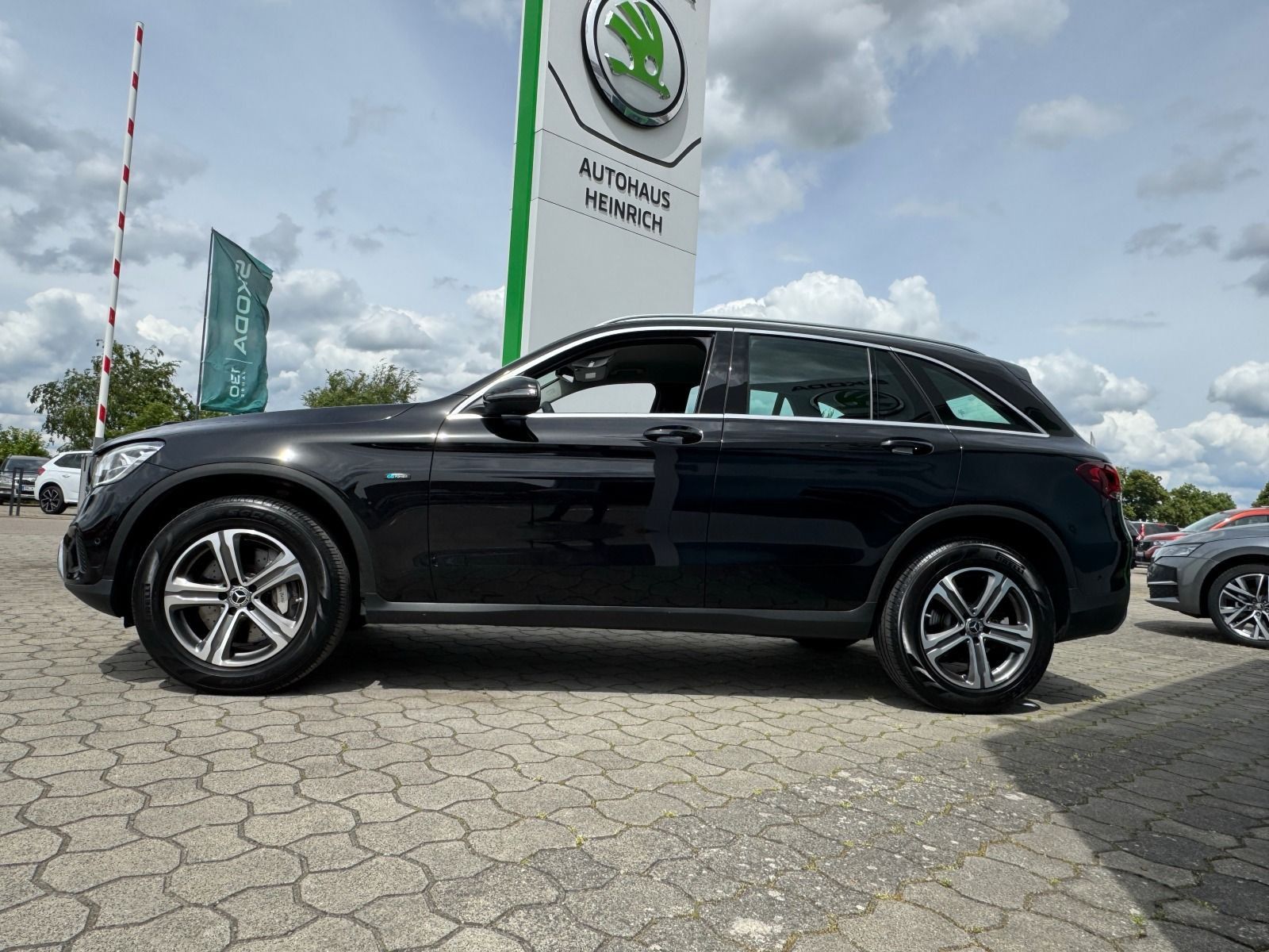 Fahrzeugabbildung Mercedes-Benz GLC 300 e 4Matic*RFK*eHeck*