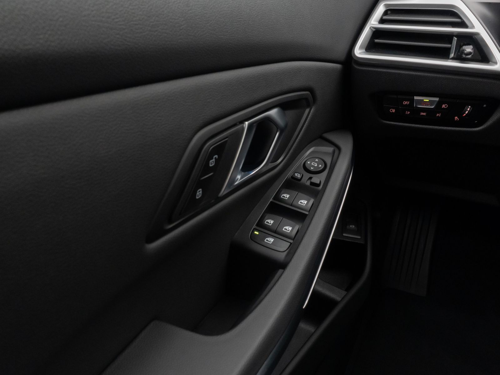 Fahrzeugabbildung BMW 318i M Sport Kamera DAB Lenkrhzg Komfort Alarm
