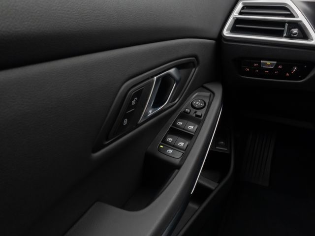 Foto Nummer 34: BMW 318i