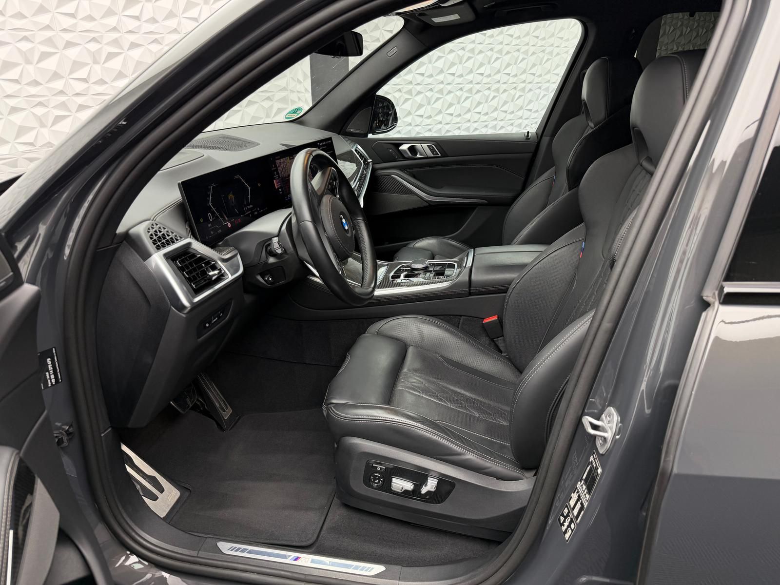 Fahrzeugabbildung BMW X5 40d XDRIVE/M-PAKET/ACC/H&K/AHK/LED/CARBON/HUD