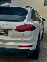 Porsche Cayenne - - - Porsche Cayenne: Weiß