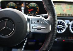 MERCEDES-BENZ CLA 220 AMG Line Leder Navi Autom. Cam LED