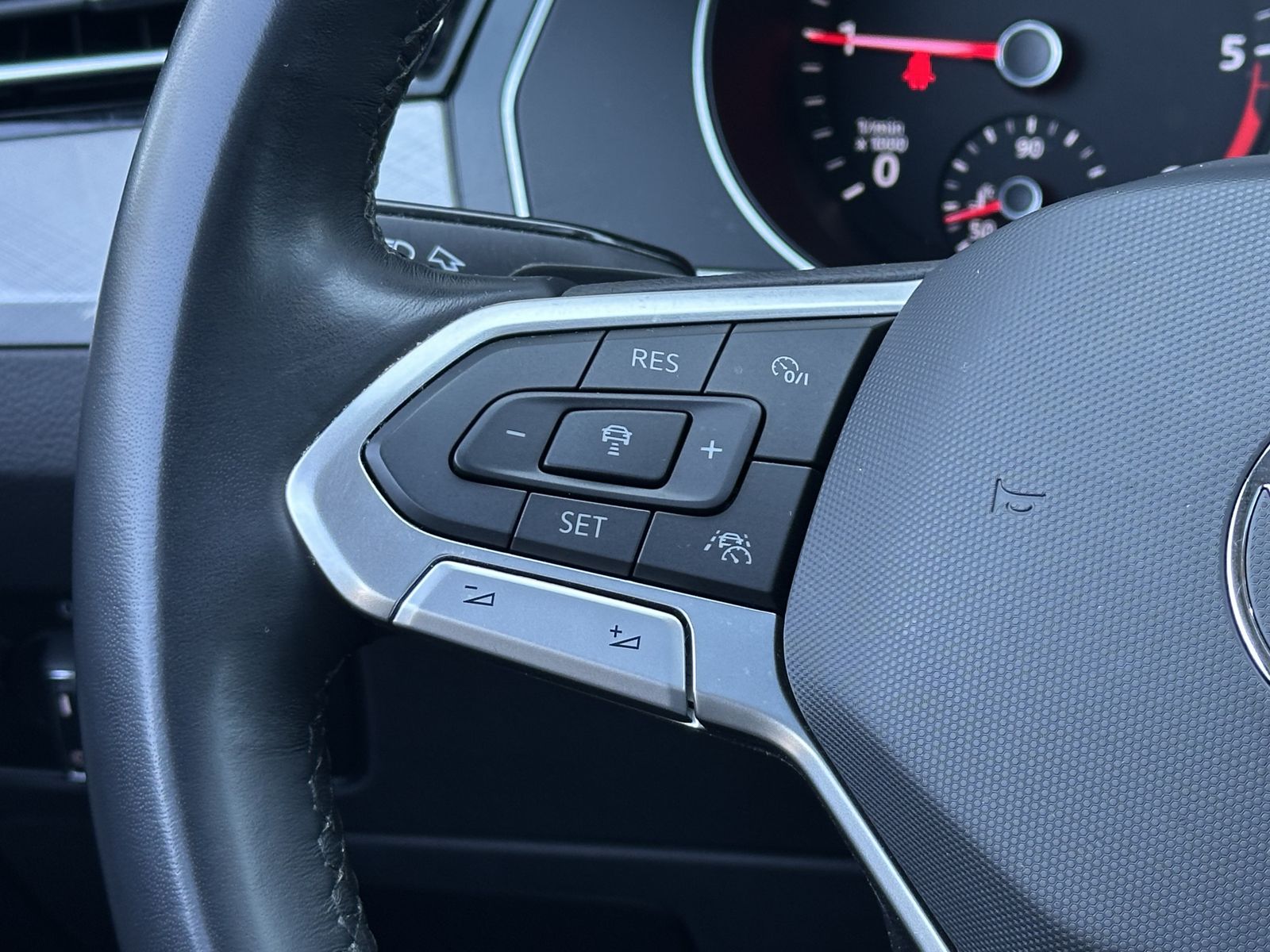 Fahrzeugabbildung Volkswagen Passat Variant 2.0 TDI Business DSG NAV+LED+PANO