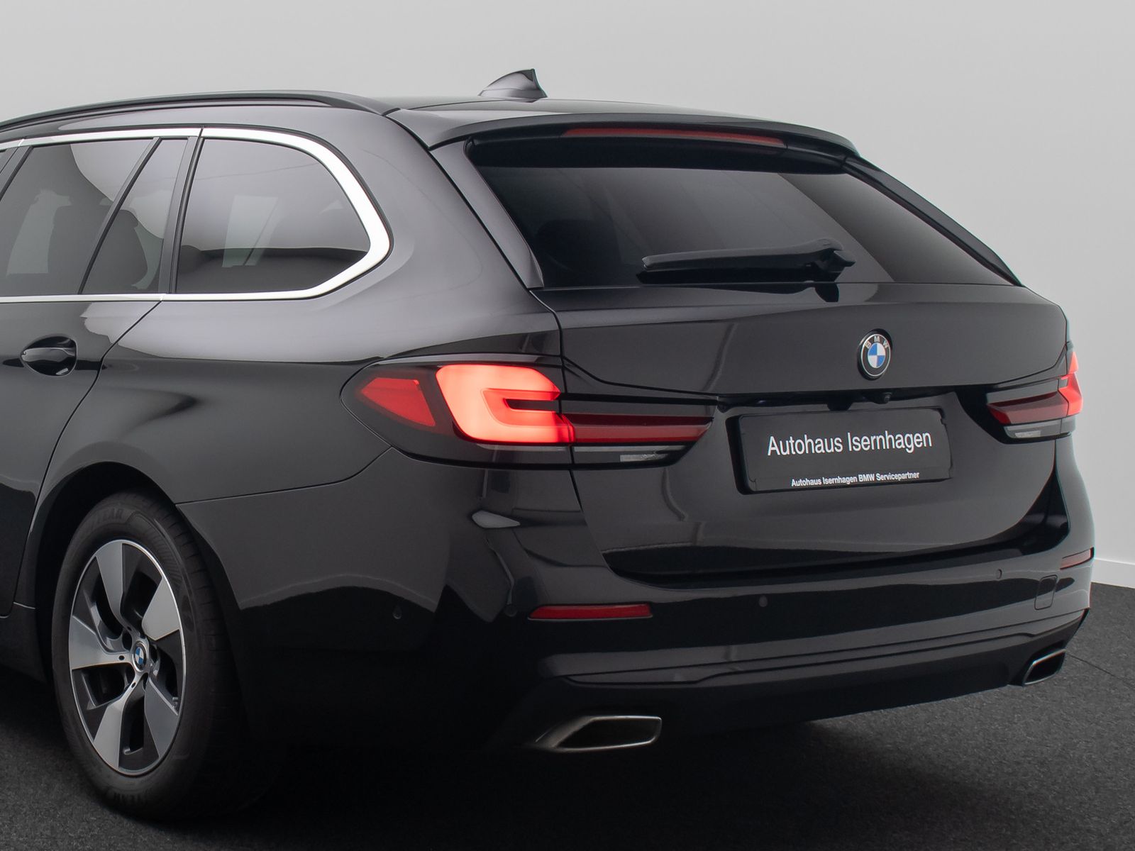 Fahrzeugabbildung BMW 520d xD Laser ACC HUD DAB Kamera DisplKey Alarm