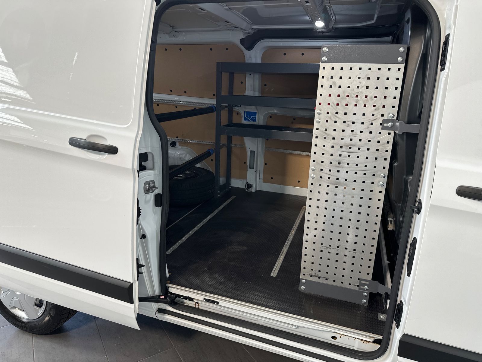 Fahrzeugabbildung Ford Transit Custom 300 L2 NAV+KLIMA+PDC+SHZ+CARPLAY