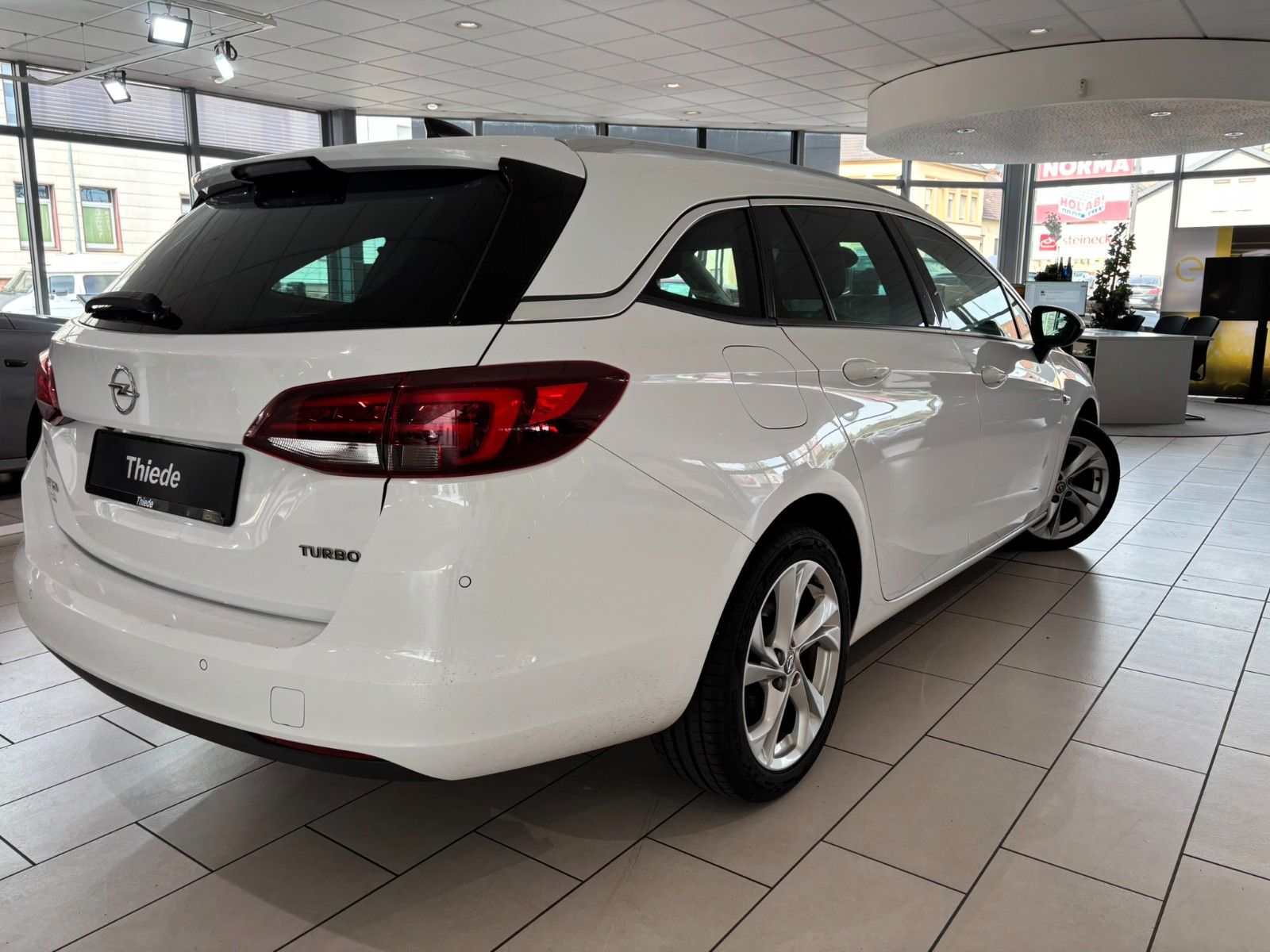 Fahrzeugabbildung Opel Astra ST 1.4T INNOVATION NAVI/KAMERA/SHZ/MATRIX